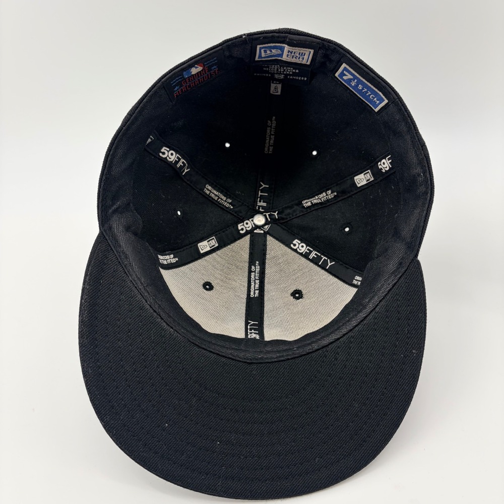 New Era 59FIFTY New York Yankees Fitted Hat Size 7 1/4 Blackout MLB Cap Black - Picture 6 of 6